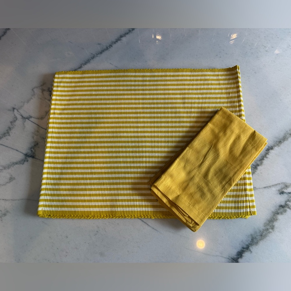 Yellow Stripe Placemat with Solid Yellow Napkin Set